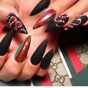 Meet your Posher, Violet